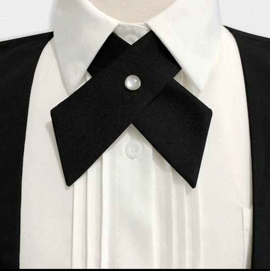 The “Pearl Clasp Regency Cravat”